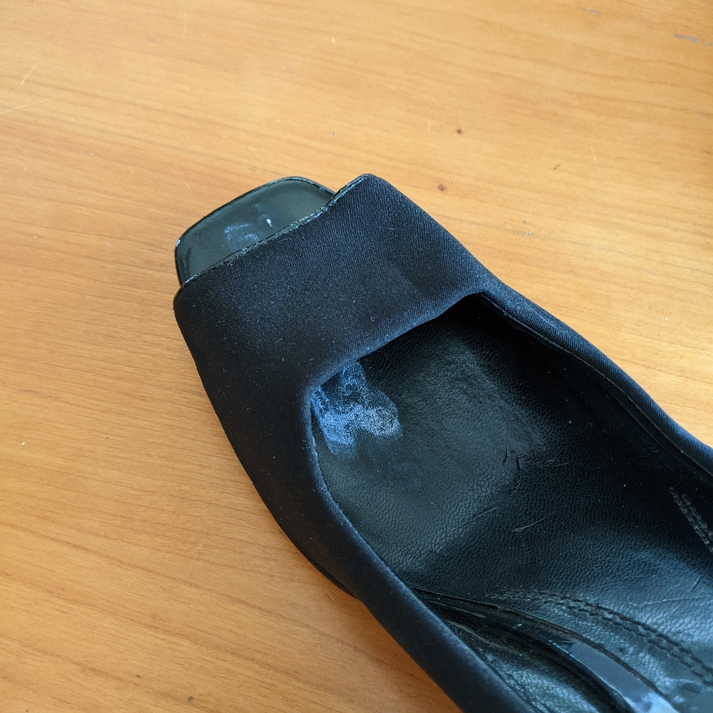 Ellen Tracy Black Peep Toe Wedge Heel, sz 8 - Picture 2 of 8